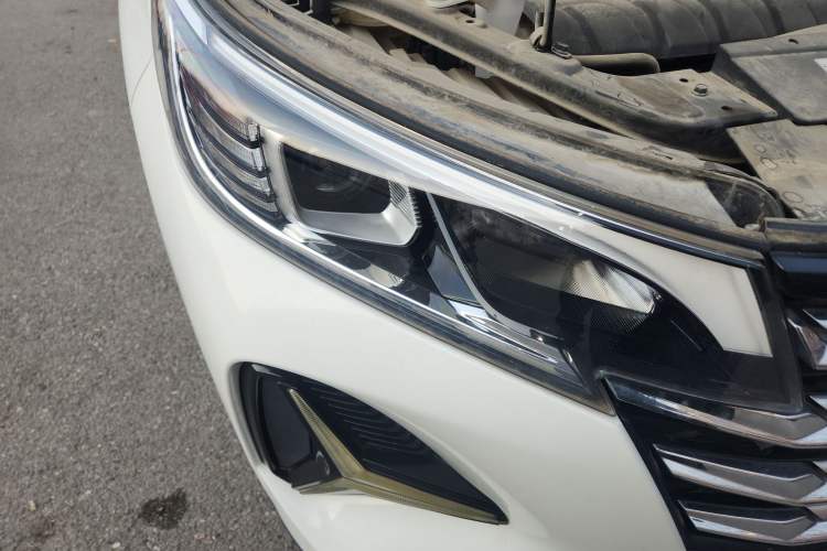 Used GAC Trumpchi GS4 2021 270T Manual Comfort Edition Right Front Headlight