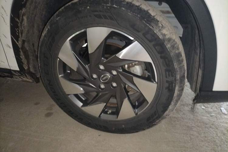 Used GAC Trumpchi GS4 2021 270T Automatic Elite Tech Edition Right Front Wheel Hub