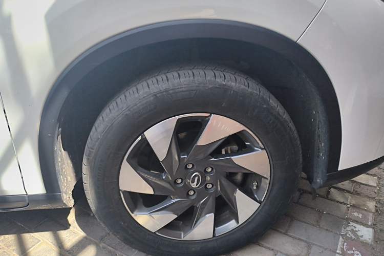 Used GAC Trumpchi GS4 2021 270T Automatic Elite Tech Edition Right Front Wheel Hub
