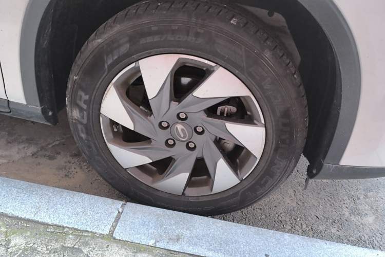 Used GAC Trumpchi GS4 2021 270T Automatic Elite Tech Edition Right Front Wheel Hub
