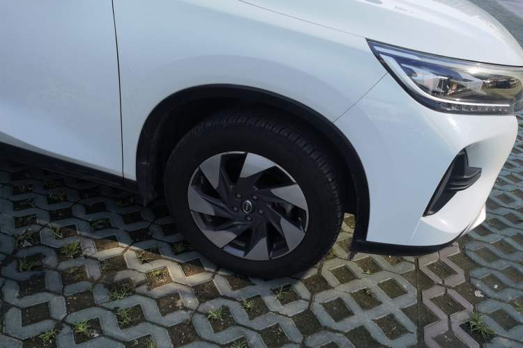 Used GAC Trumpchi GS4 2021 270T Automatic Elite Tech Edition Right Front Wheel Hub