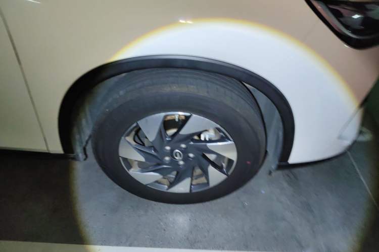 Used GAC Trumpchi GS4 2021 270T Automatic Elite Tech Edition Right Front Wheel Hub