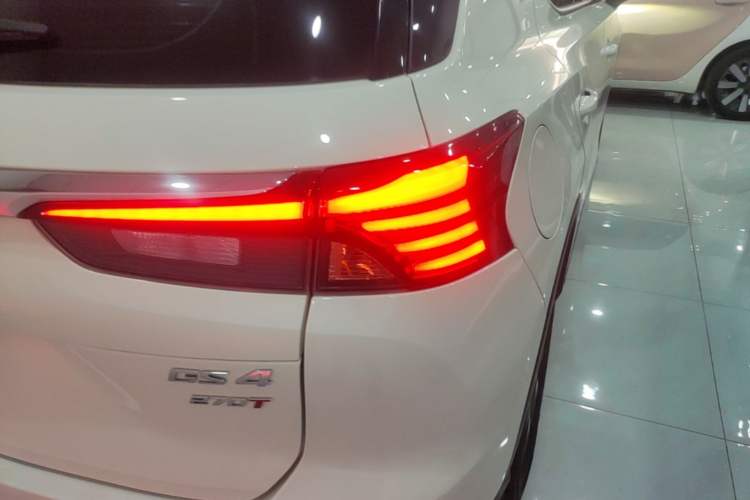 Used GAC Trumpchi GS4 2021 270T DCT Elite Edition Right Rear Taillight