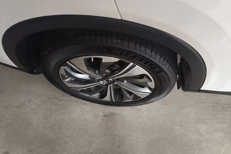 Used GAC Trumpchi GS4 2021 270T Automatic Smart Connectivity Technology Edition Right Rear Wheel Hub