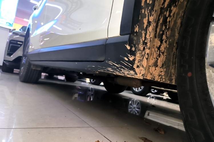 Used GAC Trumpchi GS4 2021 270T Automatic Elite Tech Edition Right Side Sill