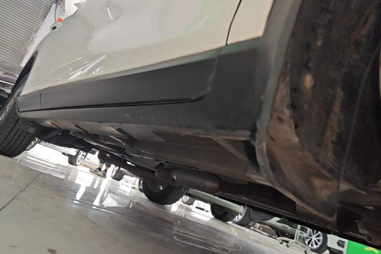 Used GAC Trumpchi GS4 2021 270T Automatic Elite Tech Edition Right Side Sill