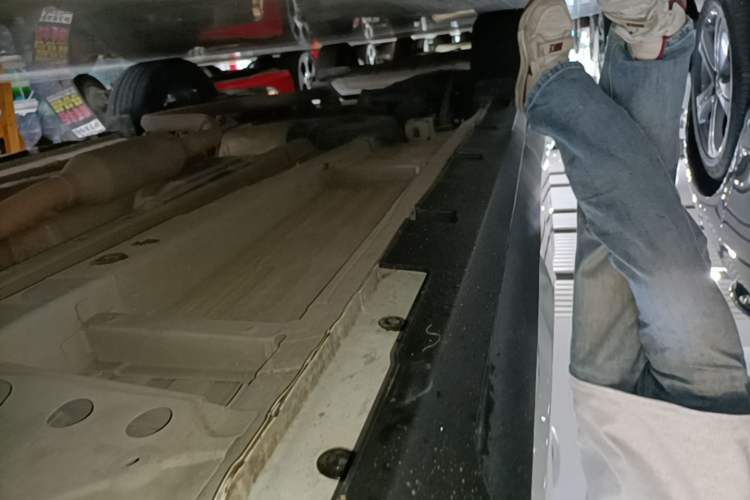 Used GAC Trumpchi GS4 2021 270T Automatic Elite Tech Edition Right Side Sill