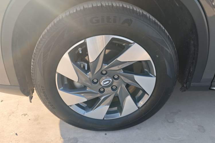 Used GAC Trumpchi GS4 2022 270T Automatic Smart Drive Navigation Edition (Upgraded Version) Left Front Wheel Hub