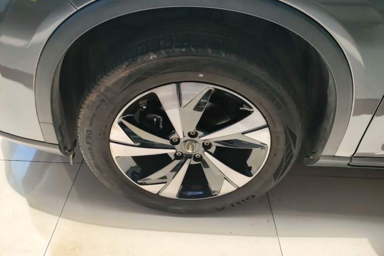 Used GAC Trumpchi GS4 2022 270T Automatic Smart Drive Technology Edition (Upgraded Version) Left Front Wheel Hub