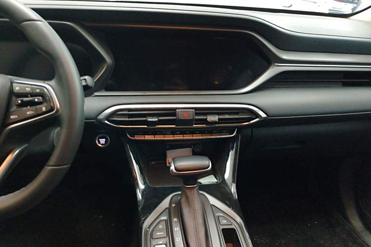 Used GAC Trumpchi GS4 2022 270T Automatic Smart Drive Flagship Edition Audio And AC Panel