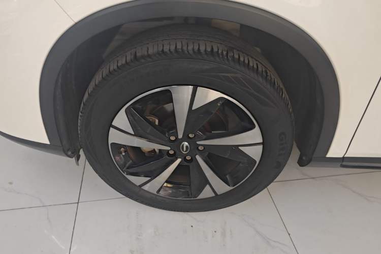 Used GAC Trumpchi GS4 2022 270T Automatic Smart Drive Technology Edition (Upgraded Version) Left Front Wheel Hub