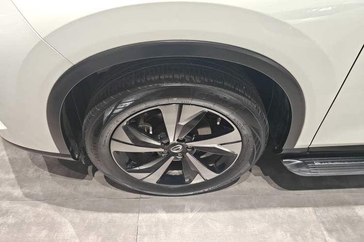 Used GAC Trumpchi GS4 2022 270T Automatic Smart Drive Technology Edition (Upgraded Version) Left Front Wheel Hub