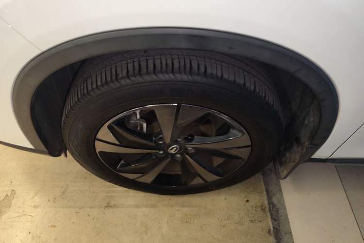 Used GAC Trumpchi GS4 2022 270T Automatic Smart Drive Flagship Edition Left Front Wheel Hub