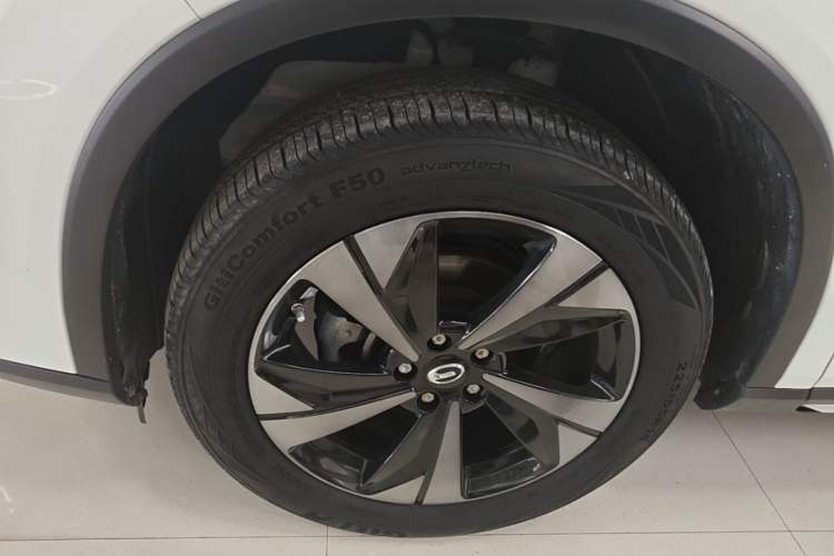 Used GAC Trumpchi GS4 2022 270T Automatic Smart Drive Technology Edition (Upgraded Version) Left Front Wheel Hub