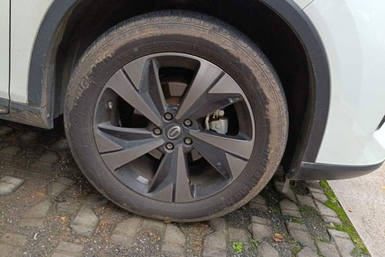 Used GAC Trumpchi GS4 2022 270T Automatic Smart Drive Technology Edition Right Front Wheel Hub