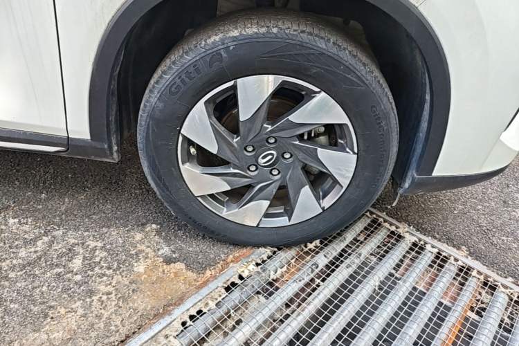 Used GAC Trumpchi GS4 2022 270T Automatic Smart Drive Navigation Edition Right Front Wheel Hub
