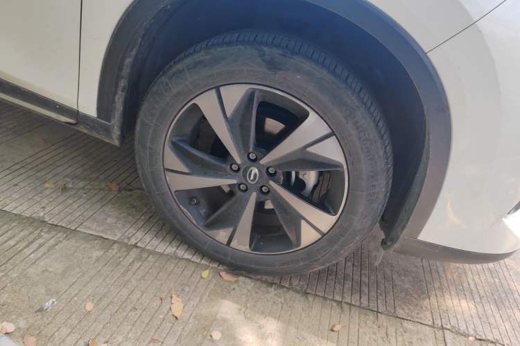 Used GAC Trumpchi GS4 2022 270T Automatic Smart Drive Technology Edition (Upgraded Version) Right Front Wheel Hub
