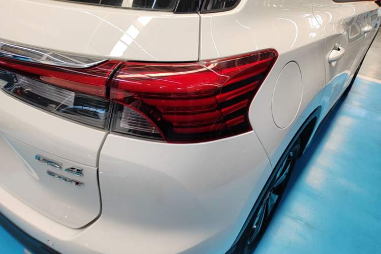 Used GAC Trumpchi GS4 2022 270T Automatic Smart Drive Technology Edition Right Rear Taillight