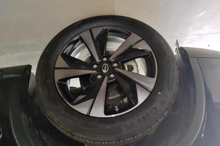 Used GAC Trumpchi GS4 2023 270T Automatic Smart Drive Technology Edition Left Front Wheel Hub