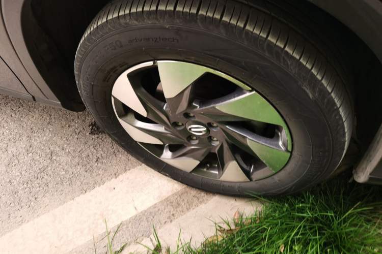 Used GAC Trumpchi GS4 2023 270T Automatic Smart Drive Navigation Edition Right Front Wheel Hub