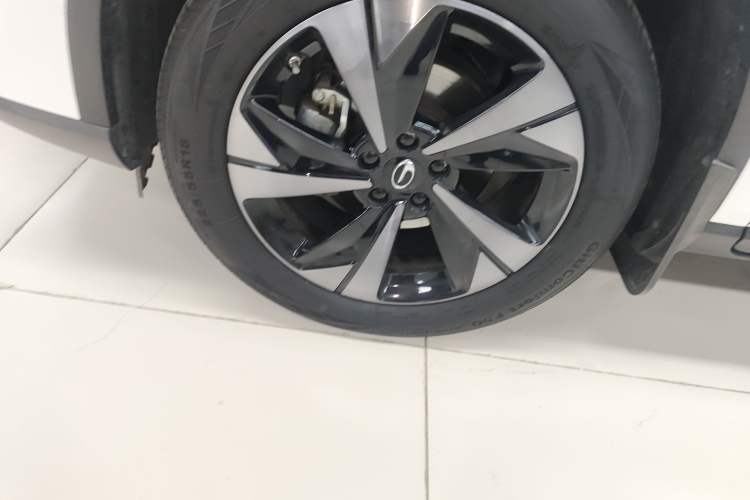 Used GAC Trumpchi GS4 2023 270T Automatic Smart Drive Technology Edition Left Front Wheel Hub