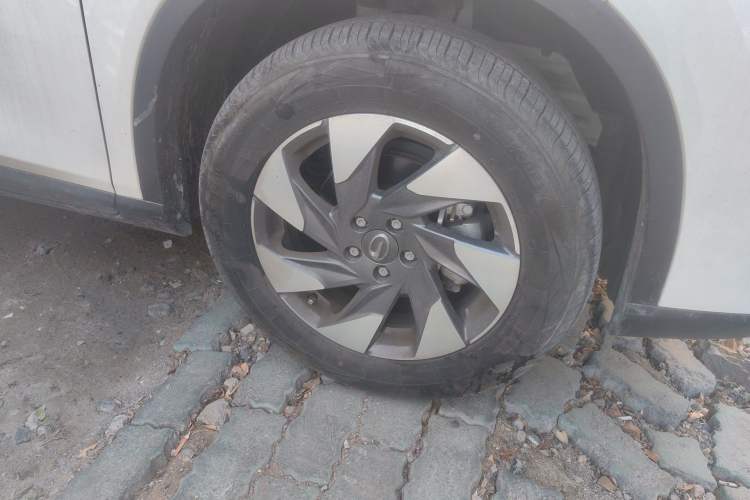 Used GAC Trumpchi GS4 2023 270T Automatic Smart Drive Navigation Edition Right Front Wheel Hub