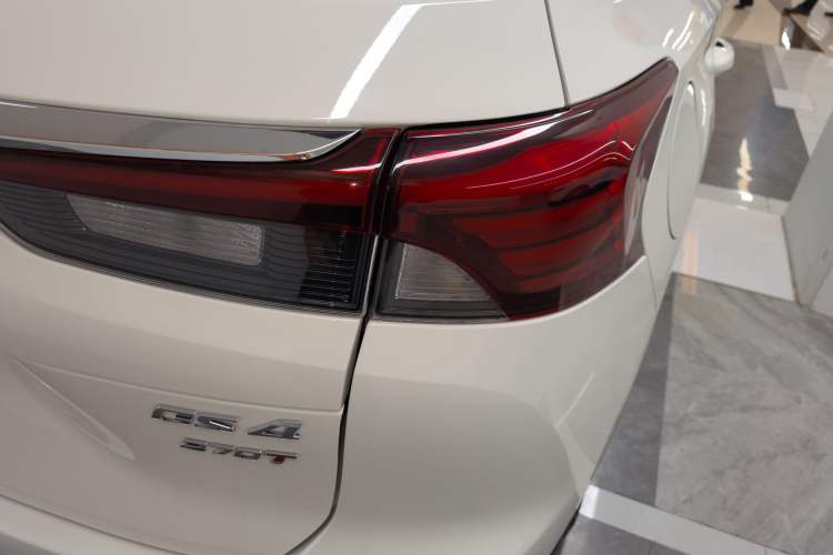 Used GAC Trumpchi GS4 2023 270T Automatic Smart Drive Technology Edition Right Rear Taillight