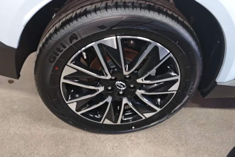 Used GAC Trumpchi GS4 2024 MAX 1.5T Flagship Edition Right Rear Wheel Hub