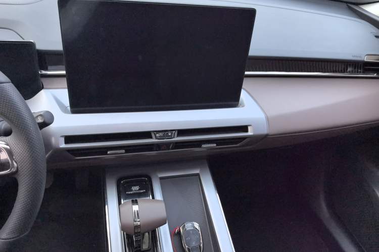 Used GAC Trumpchi GS4 2024 MAX 1.5T Flagship Edition Audio And AC Panel