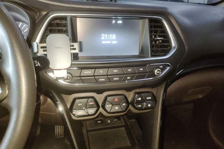 Used GAC Trumpchi GS4 New Energy 2017 1.5L PHEV Smart Enjoyment Edition Audio And AC Panel