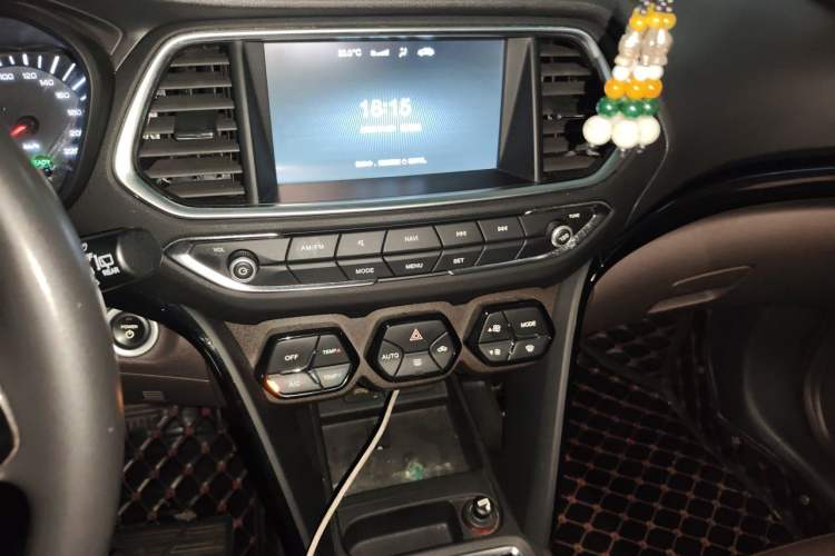 Used GAC Trumpchi GS4 New Energy 2017 1.5L PHEV Smart Enjoyment Edition Audio And AC Panel