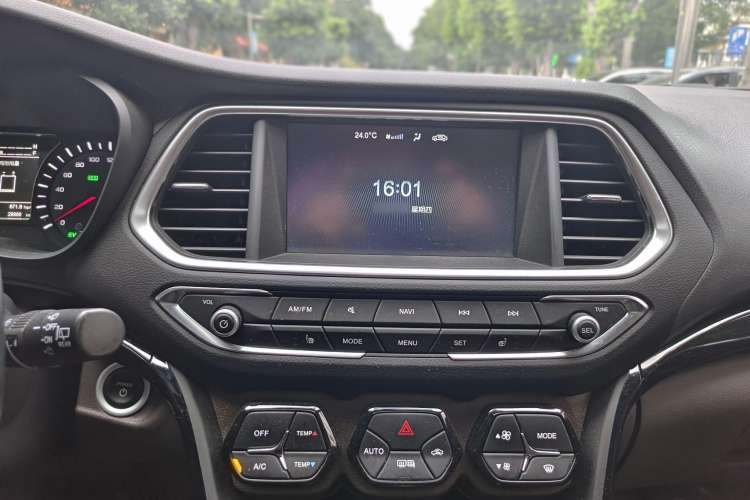 Used GAC Trumpchi GS4 New Energy 2017 1.5L PHEV Deluxe Edition Interior 4