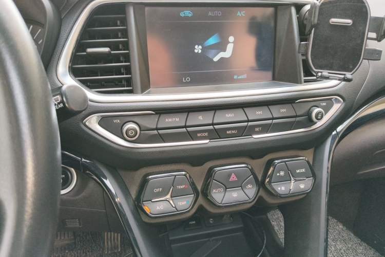 Used GAC Trumpchi GS4 New Energy 2017 1.5L PHEV Smart Enjoyment Edition Audio And AC Panel