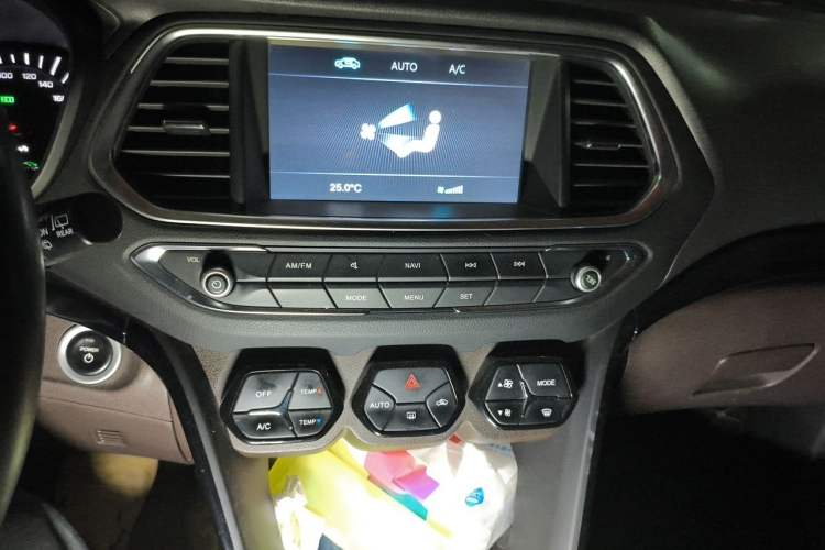 Used GAC Trumpchi GS4 New Energy 2017 1.5L PHEV Smart Enjoyment Edition Audio And AC Panel