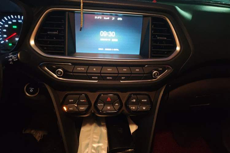 Used GAC Trumpchi GS4 New Energy 2017 1.5L PHEV Smart Enjoyment Edition Audio And AC Panel