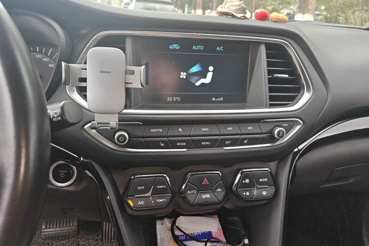 Used GAC Trumpchi GS4 New Energy 2017 1.5L PHEV Deluxe Edition Audio And AC Panel