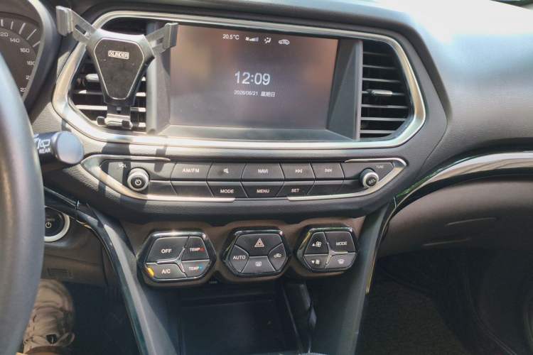 Used GAC Trumpchi GS4 New Energy 2017 1.5L PHEV Smart Enjoyment Edition Audio And AC Panel