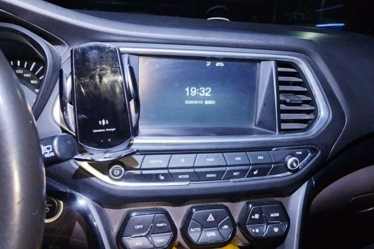Used GAC Trumpchi GS4 New Energy 2017 1.5L PHEV Deluxe Edition Audio And AC Panel