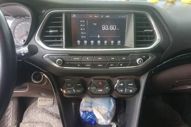 Used GAC Trumpchi GS4 New Energy 2017 1.5L PHEV Deluxe Edition Audio And AC Panel