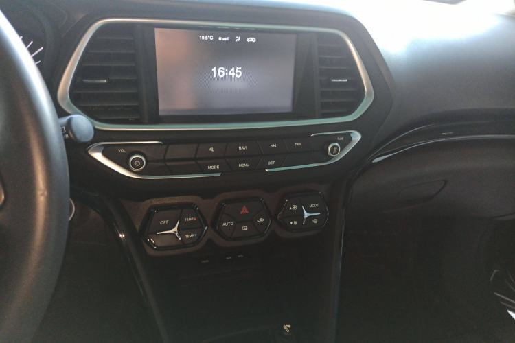 Used GAC Trumpchi GS4 New Energy 2019 1.5L PHEV Smart Enjoyment Version Audio And AC Panel