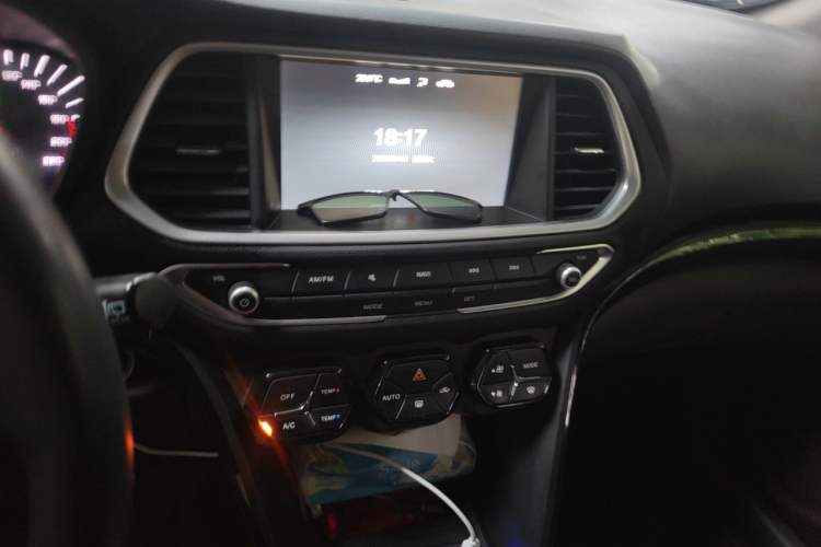 Used GAC Trumpchi GS4 New Energy 2019 1.5L PHEV Smart Enjoyment Version Audio And AC Panel
