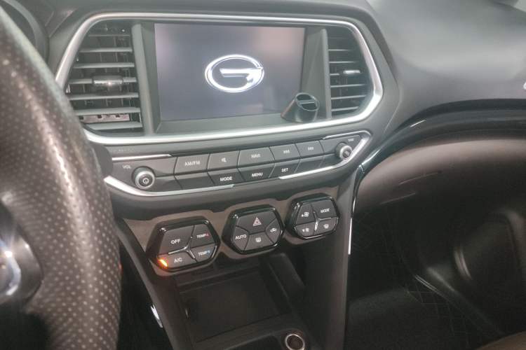 Used GAC Trumpchi GS4 New Energy 2019 1.5L PHEV Smart Enjoyment Version Audio And AC Panel