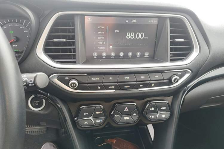 Used GAC Trumpchi GS4 New Energy 2019 1.5L PHEV Deluxe Edition Audio And AC Panel
