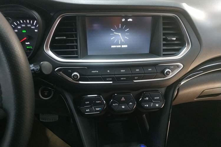 Used GAC Trumpchi GS4 New Energy 2019 1.5L PHEV Smart Enjoyment Version Audio And AC Panel