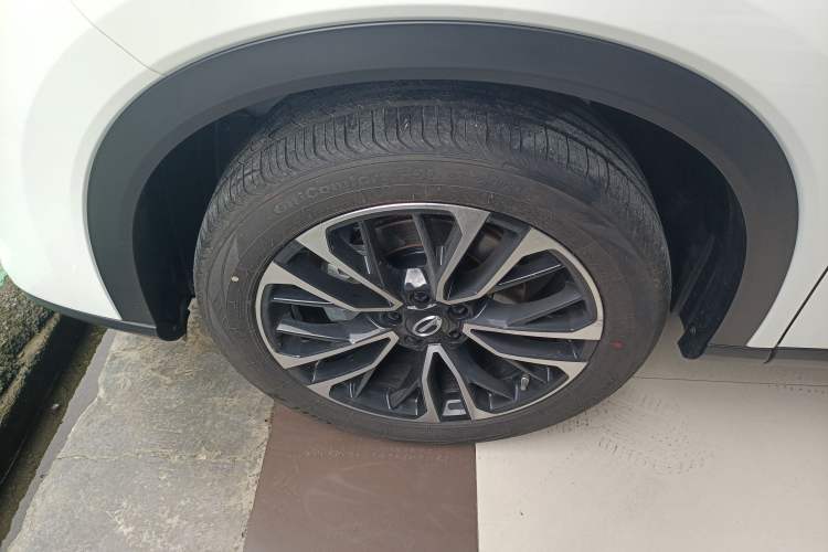 Used GAC Trumpchi GS4 PLUS 2023 390T Automatic Galaxy Edition Left Front Wheel Hub