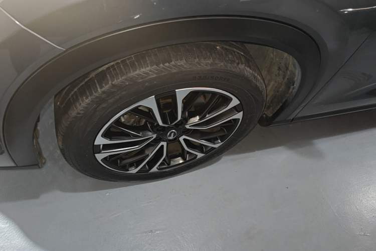 Used GAC Trumpchi GS4 PLUS 2021 270T Automatic Star Edition Left Front Wheel Hub