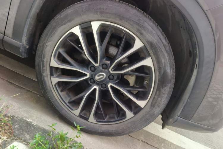 Used GAC Trumpchi GS4 PLUS 2021 270T Automatic Galaxy Edition Right Front Wheel Hub