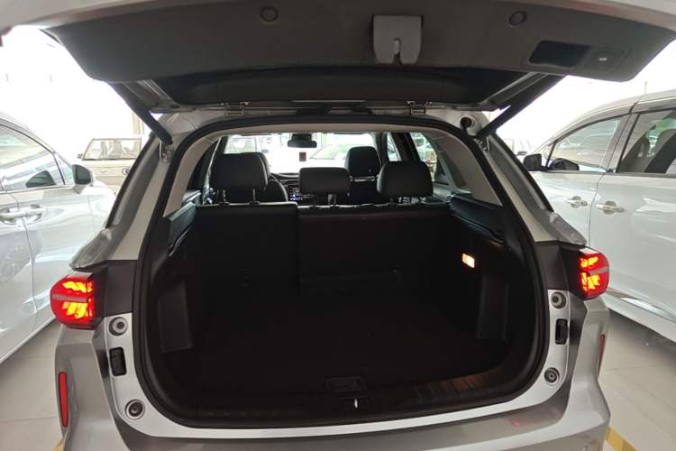 Used GAC Trumpchi GS4 PLUS 2021 270T Automatic Galaxy Edition Trunk