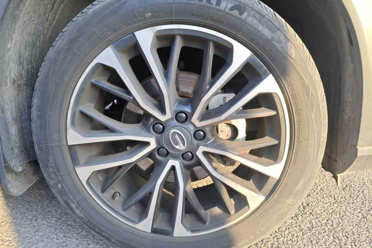 Used GAC Trumpchi GS4 PLUS 2021 270T Automatic Galaxy Edition Right Front Wheel Hub