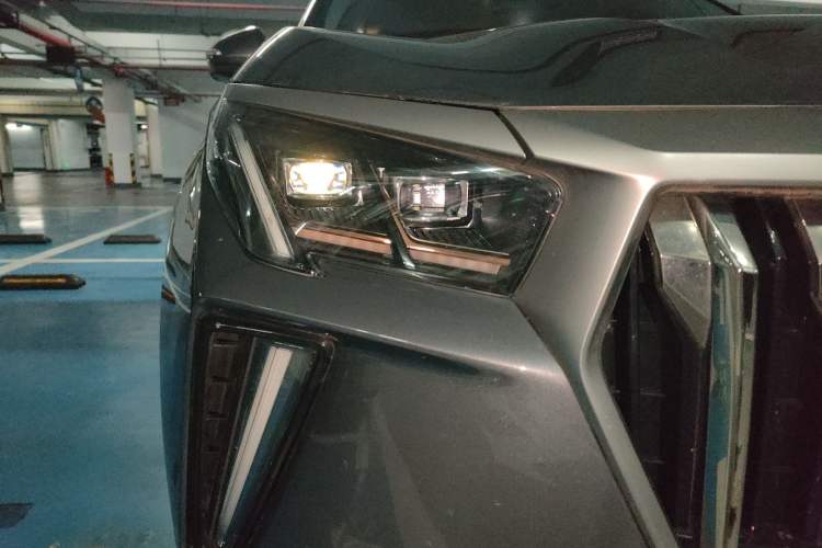 Used GAC Trumpchi GS4 PLUS 2021 270T Automatic Galaxy Edition Right Front Headlight